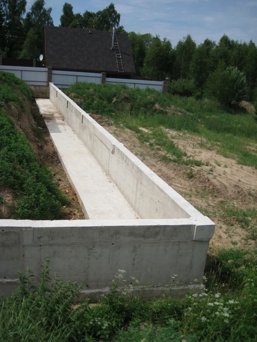 Монолитная подпорная стена из бетона под Минском